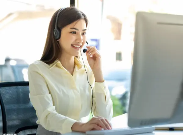 Hylix Chemicals Multilingual Customer Service Specialist Providing Real-Time Chemical Order Support